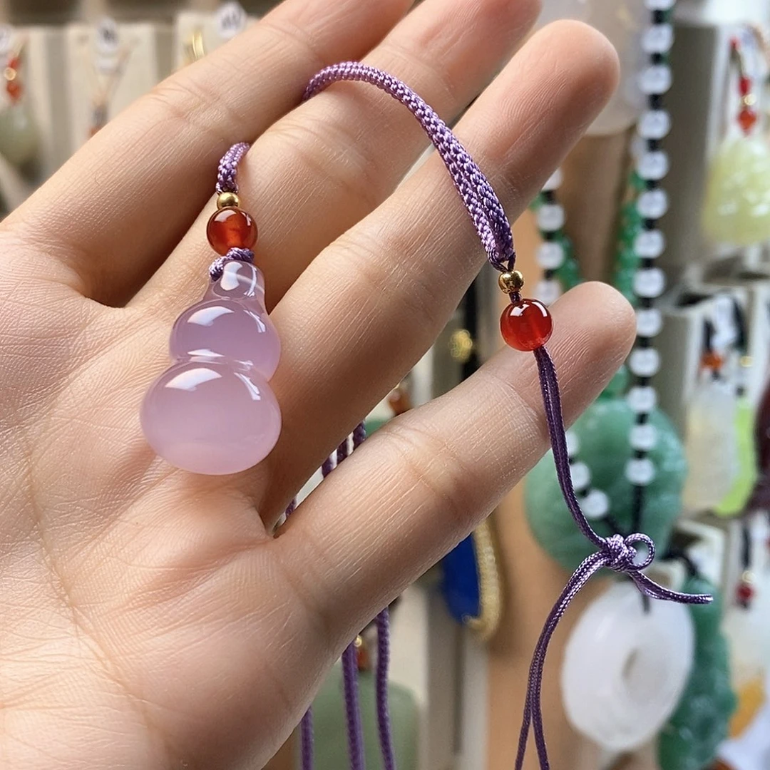 胖***了石英质玉未镶嵌颈饰