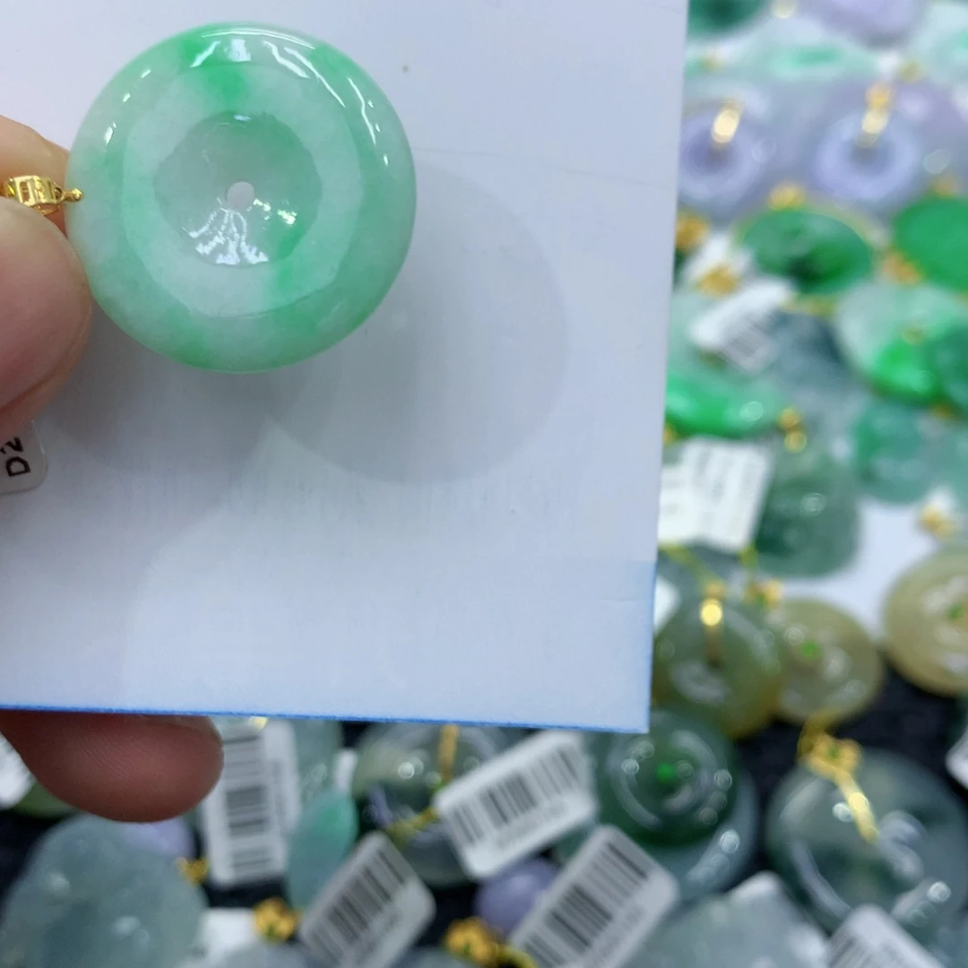 翡翠18K金镶嵌颈饰翡翠