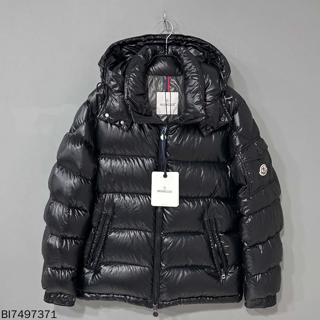 未使用 MONCLER 黑色maya羽绒服/4码/97371