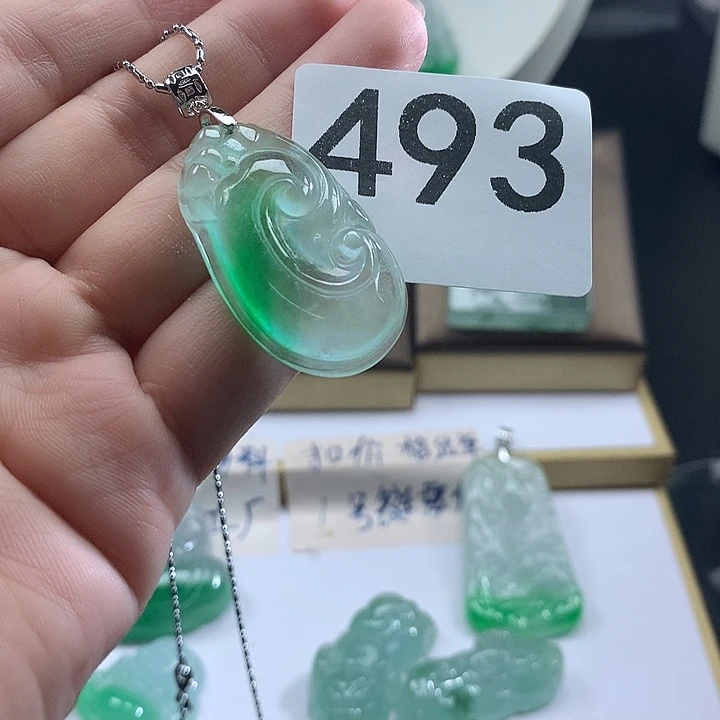 吊坠(赠链)未镶嵌翡翠