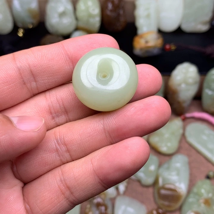 和田玉（糖玉）未镶嵌颈饰