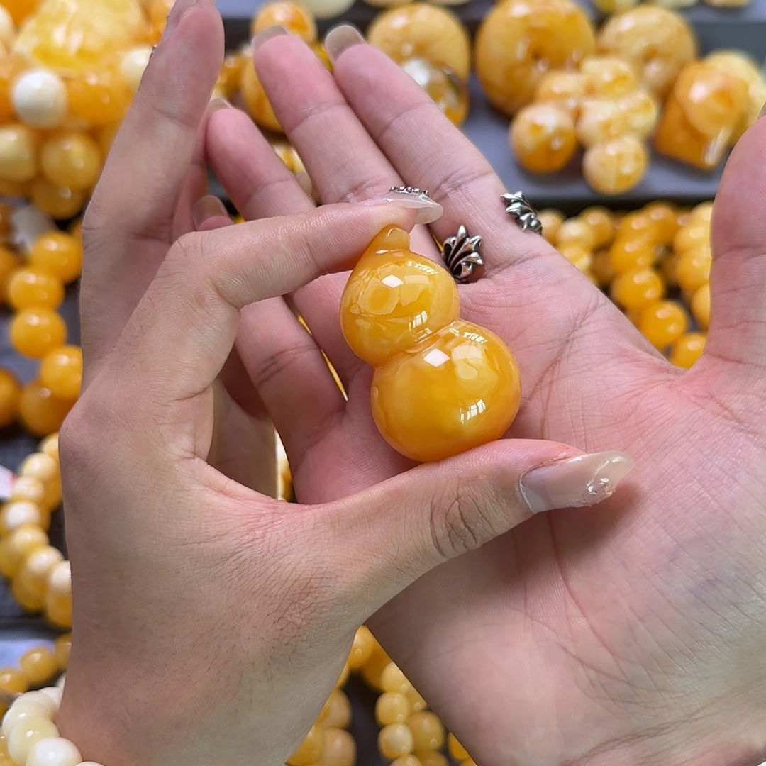 蜜蜡未镶嵌珠宝奇石