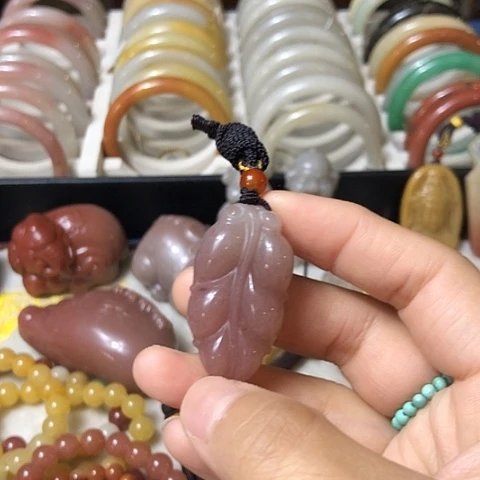 石英质玉未镶嵌颈饰