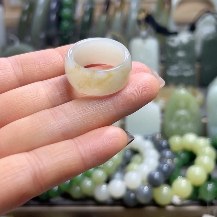 和田玉未镶嵌戒圈