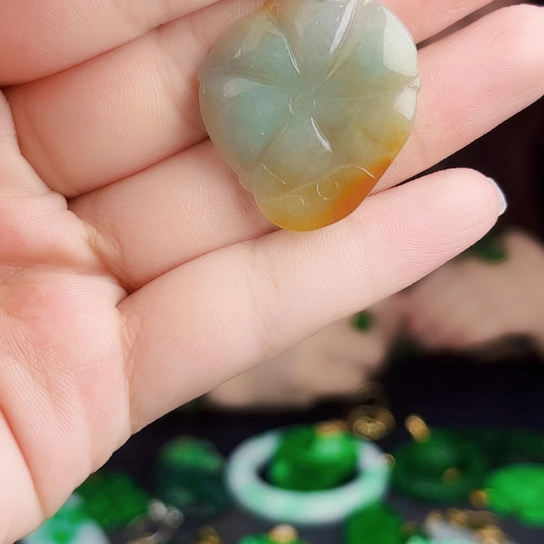 颈饰未镶嵌翡翠多样性