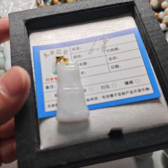 翡翠未镶嵌颈饰天然翡翠吊坠