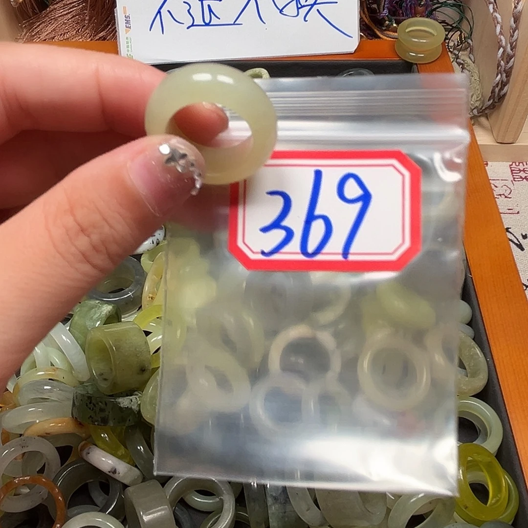 胖***.未镶嵌蛇纹石玉珠宝奇石