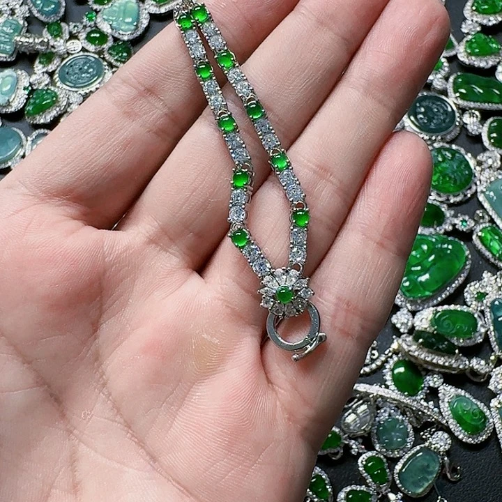 翡翠颈饰未镶嵌天然A货翡翠放漏