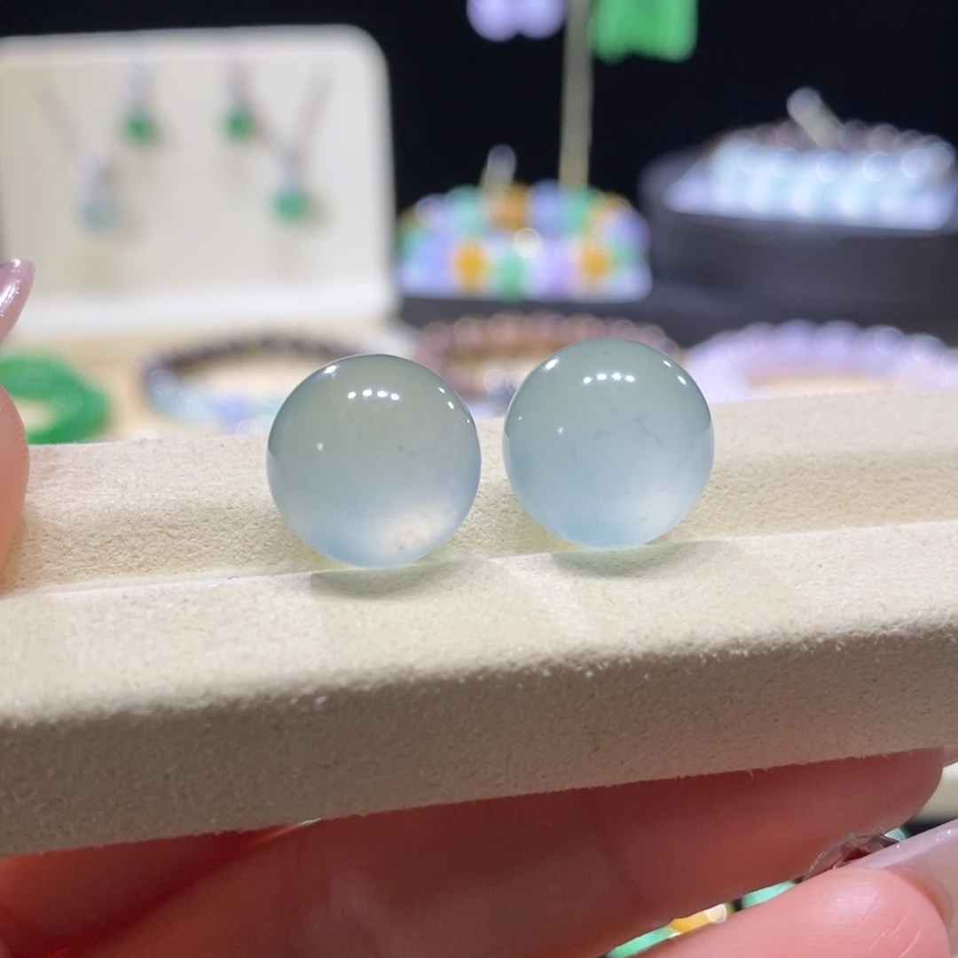 翡翠未镶嵌颈饰翡翠高冰蓝底珠多样性发其一