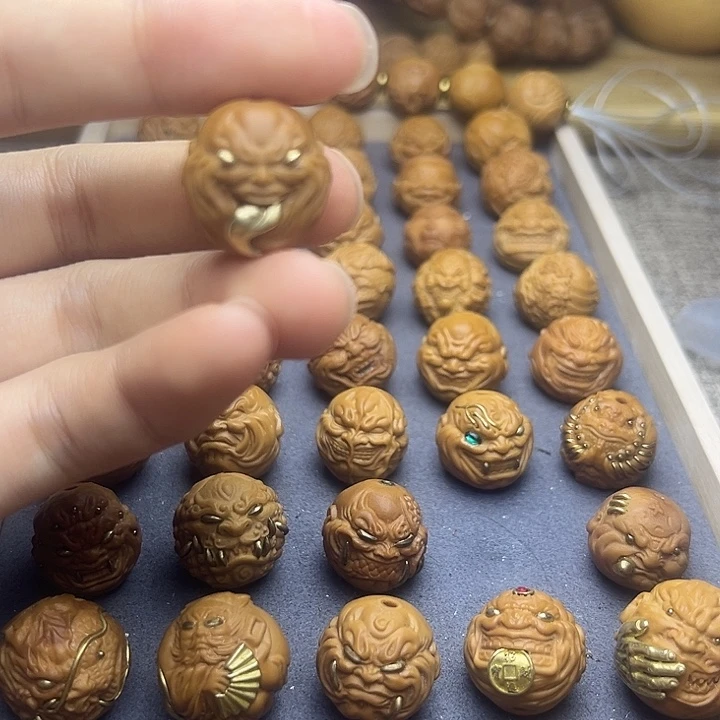 吊坠猴头核桃舔僧