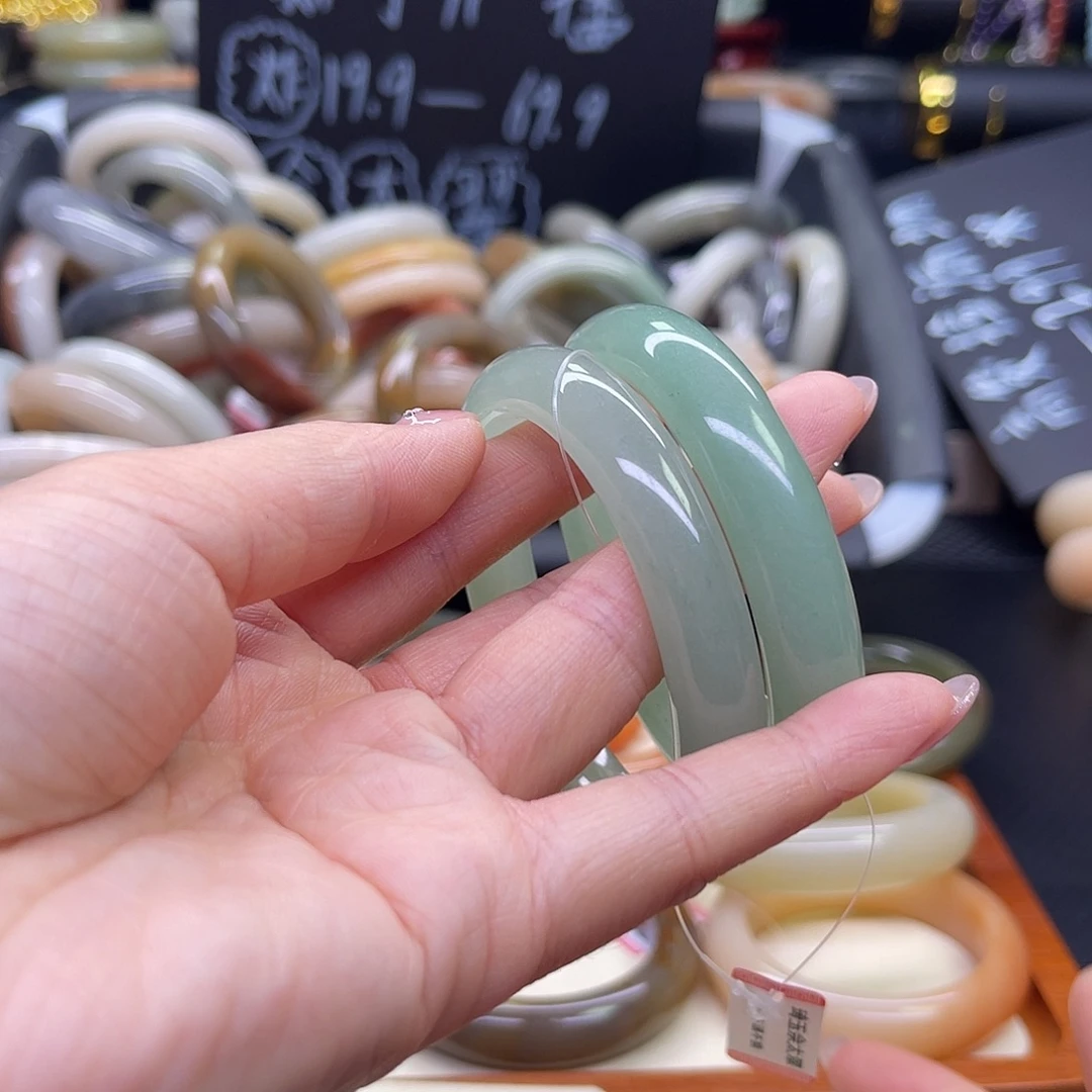 喵***树石英质玉未镶嵌手镯