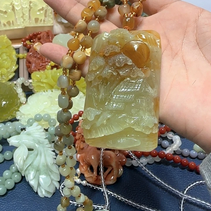 未镶嵌蛇纹石玉吊坠