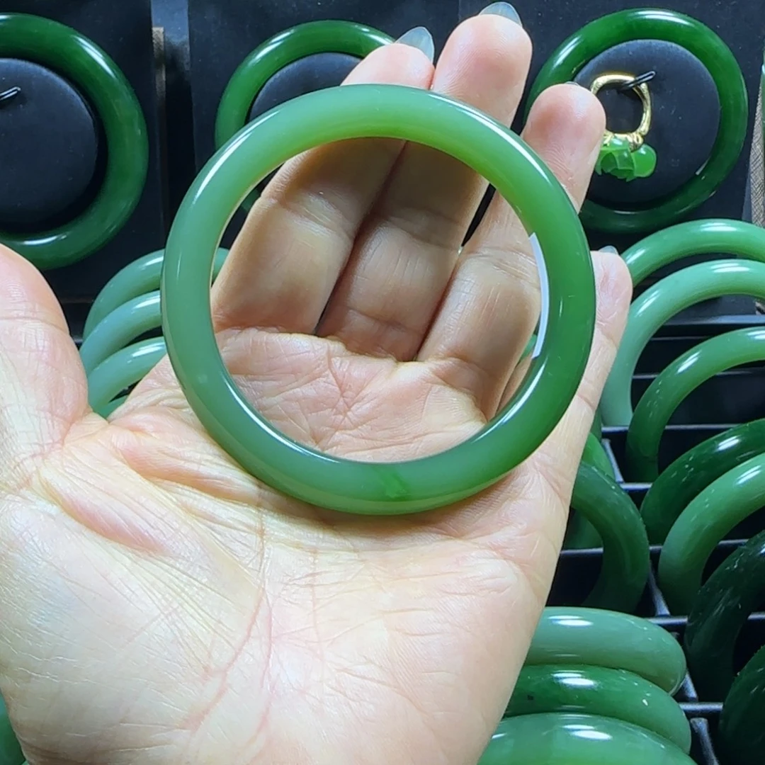 和田玉未镶嵌手镯