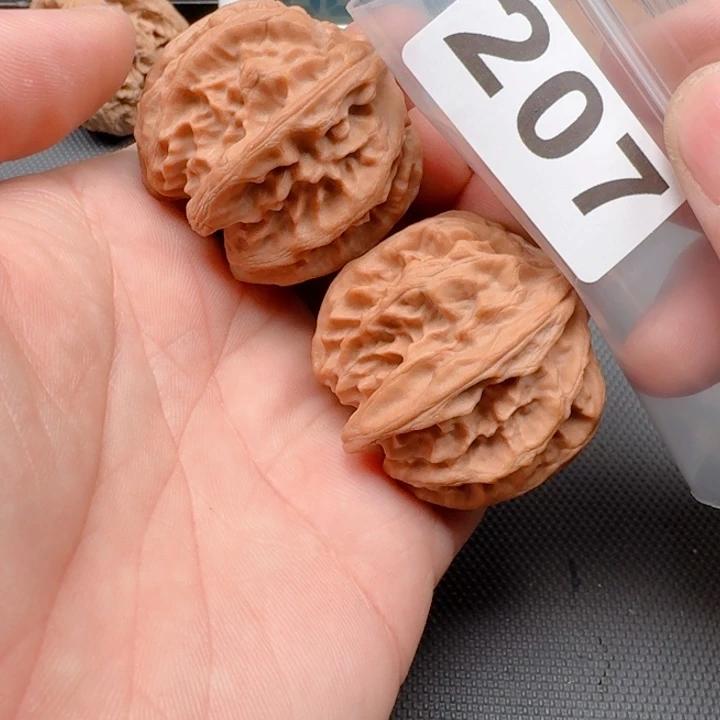 文玩核桃把件极***龙大龙