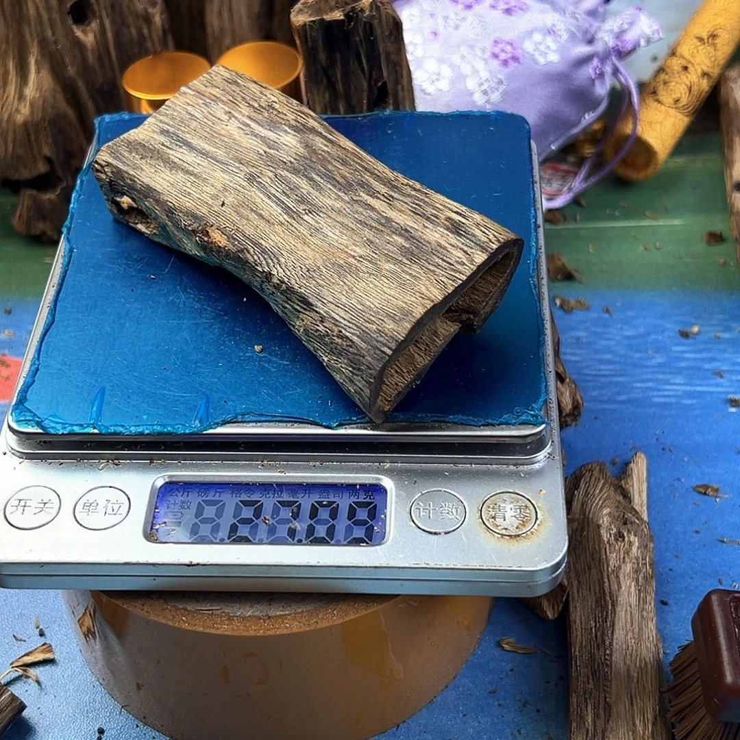 香料绿奇楠虫漏无事牌21克