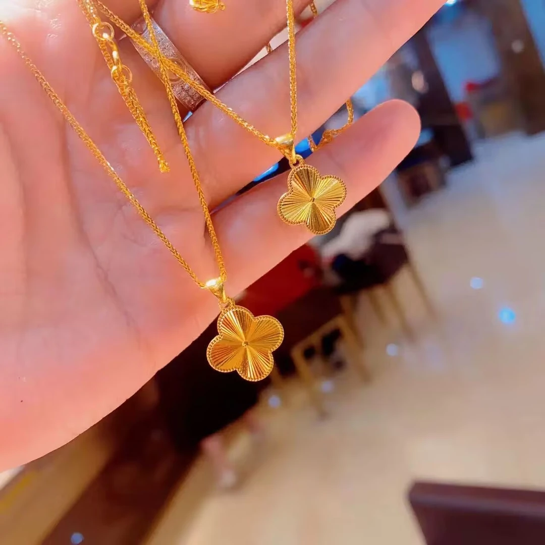 钛钢项链 高品质！周某福爆款女镭射拉丝四叶草锁骨时尚幸运草吊坠
