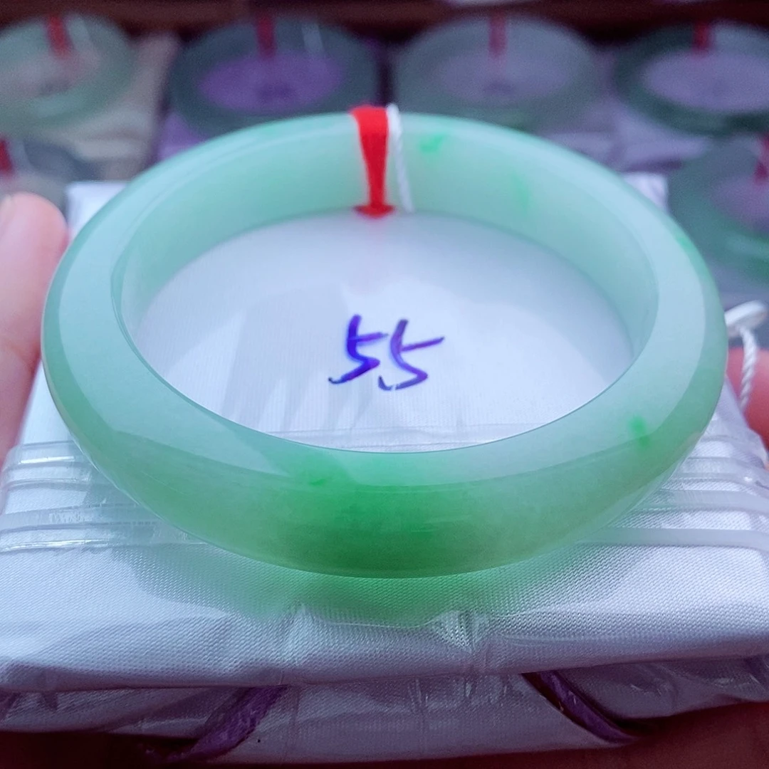 翡翠未镶嵌手镯0571-55圈口 果绿底 飘阳绿