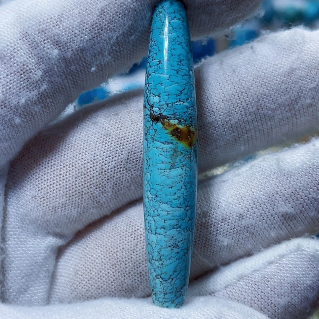 绿松石未镶嵌颈饰