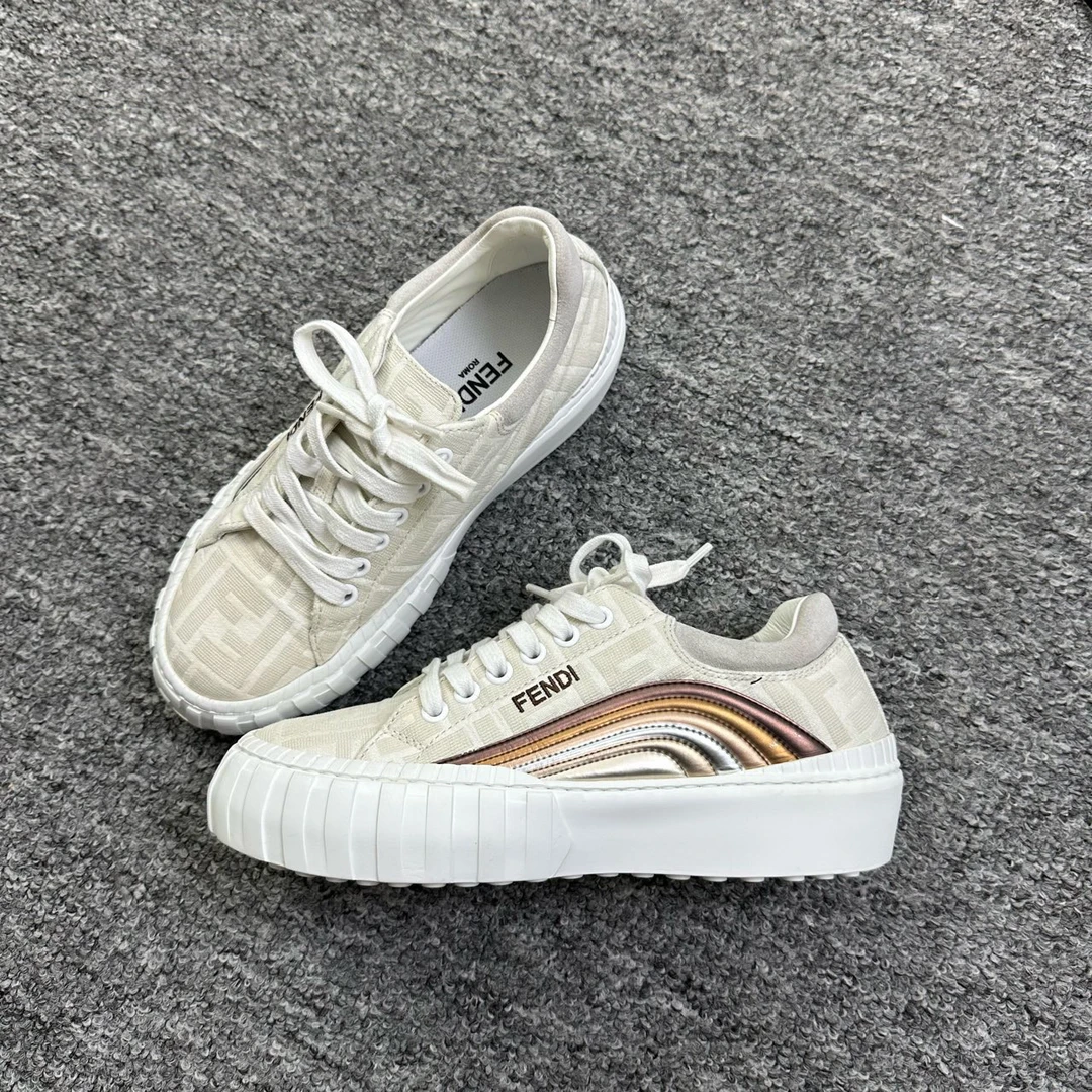 95新 FENDI/芬迪 36.5码/满logo白色厚底运动鞋/编码11626