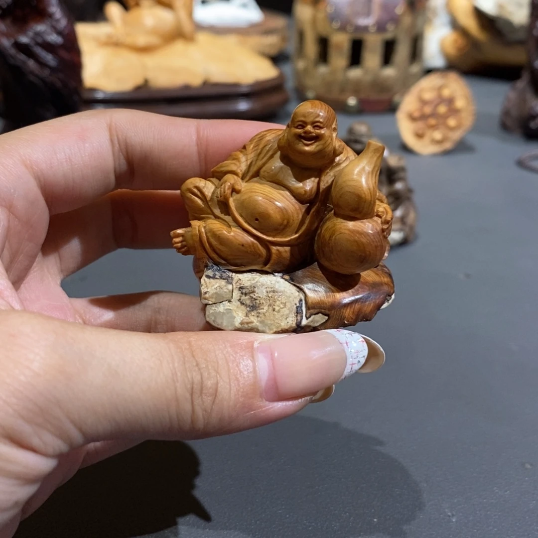 抖***子柏木（崖柏）根抱石弥勒手把件
