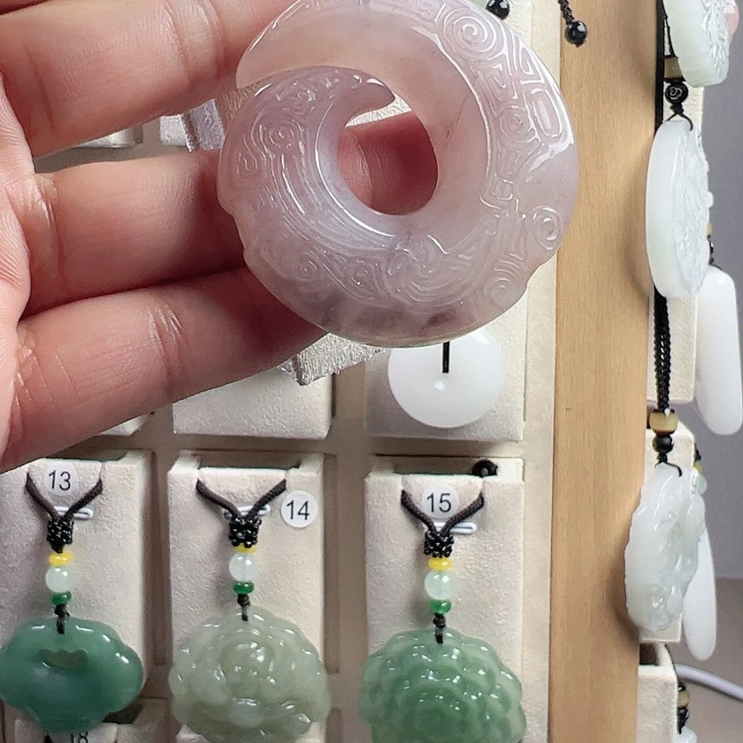 石英质玉（金丝玉）未镶嵌颈饰