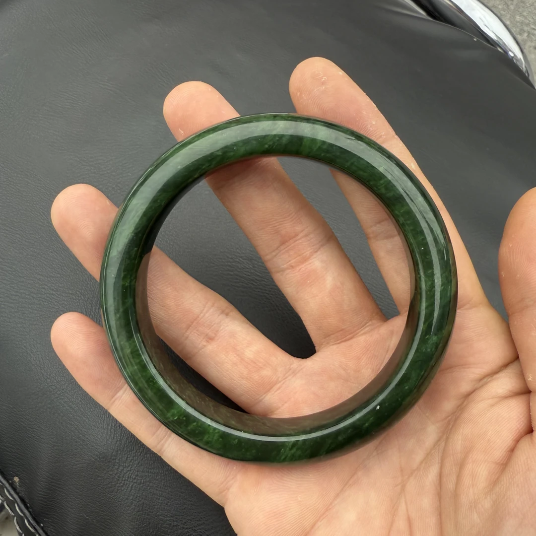 和田玉碧玉底子细腻滴翠意境感十足北极玉