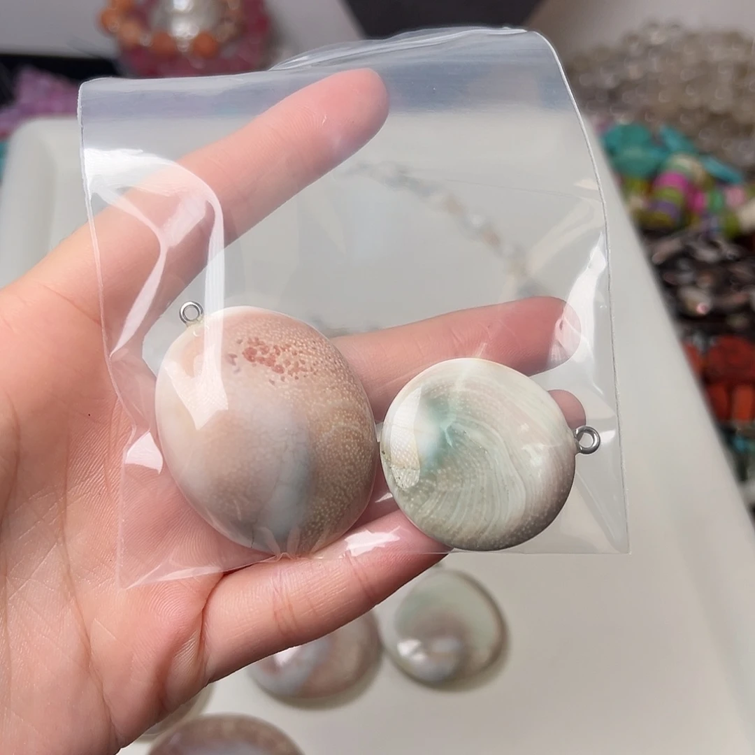 雁***付玛瑙/玉髓合金珠宝半成品N725。贝螺两个