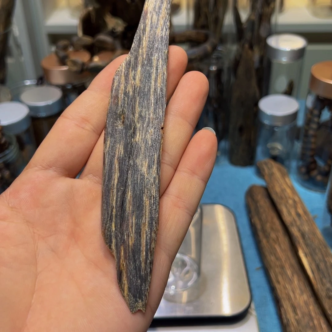 沉香手把件?*?奇楠陆河块料14.8克