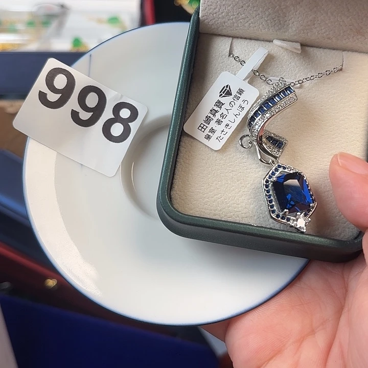 1110000。       8****2