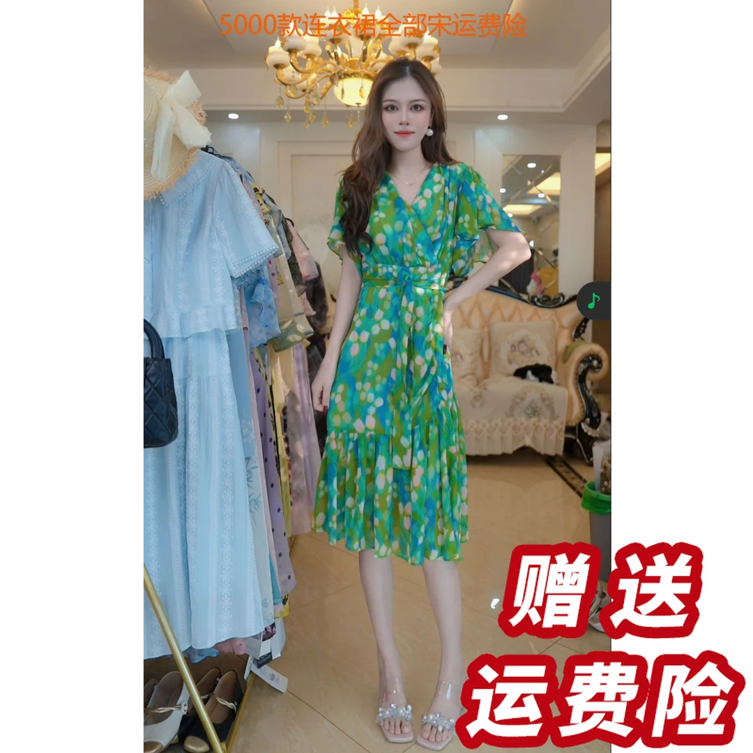 【赠送运费险】法式设计感碎花V领连衣裙气质系腰开叉A字短裙J5245