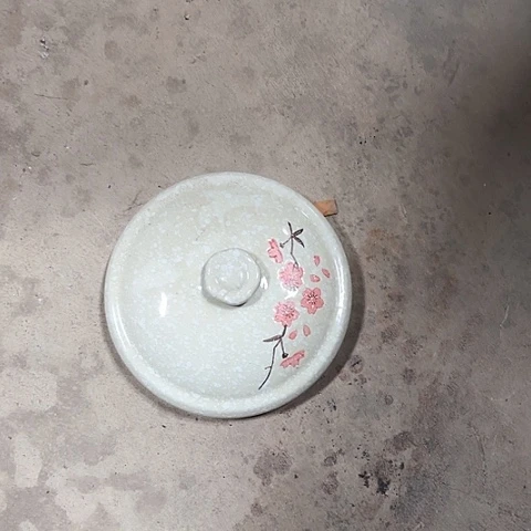 微瑕，不能明火，口径16.2厘米梅花