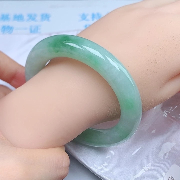 翡翠手镯（圆镯）未镶嵌天然