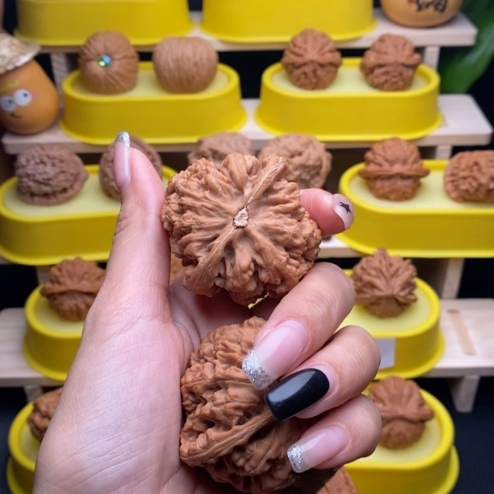 把件文玩核桃汪*波大粗筋48