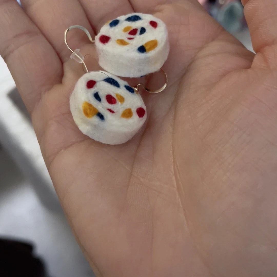 景德镇陶瓷艺术品俩**妈