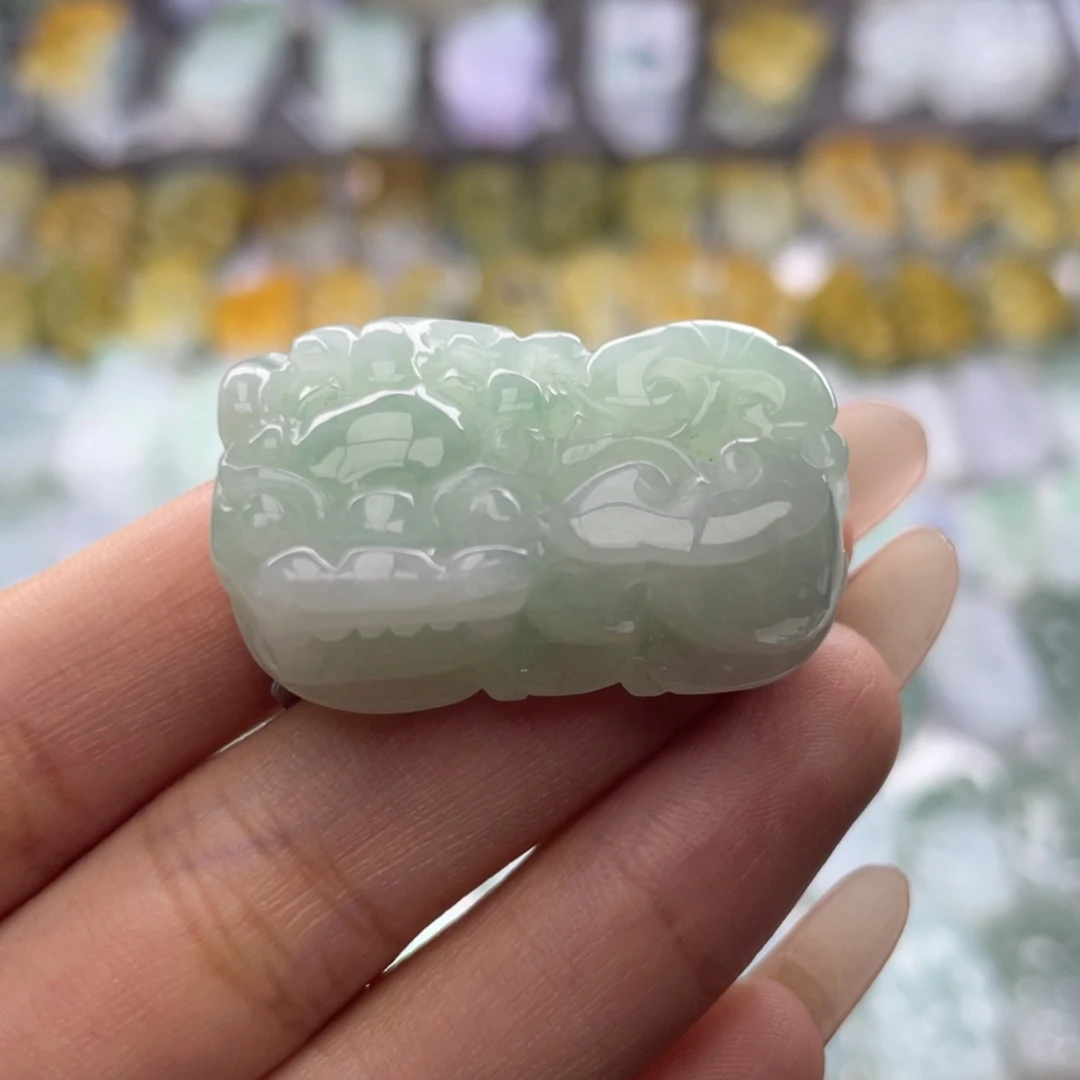 翡翠未镶嵌颈饰貔貅