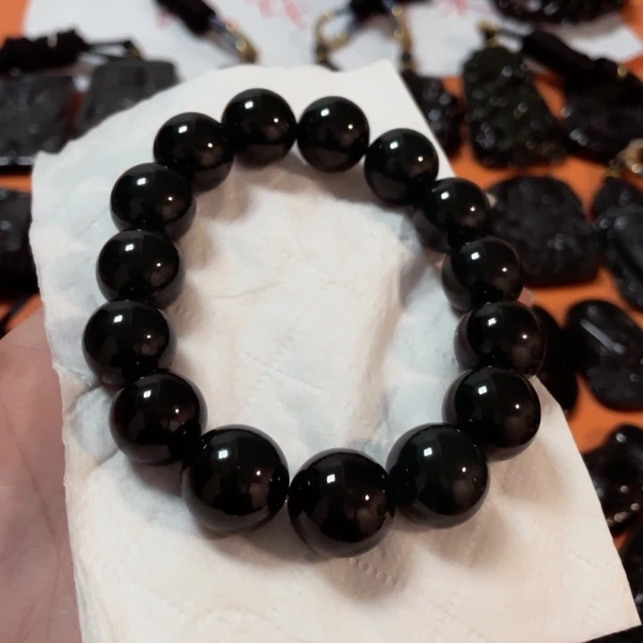 翡翠颈饰未镶嵌九****立