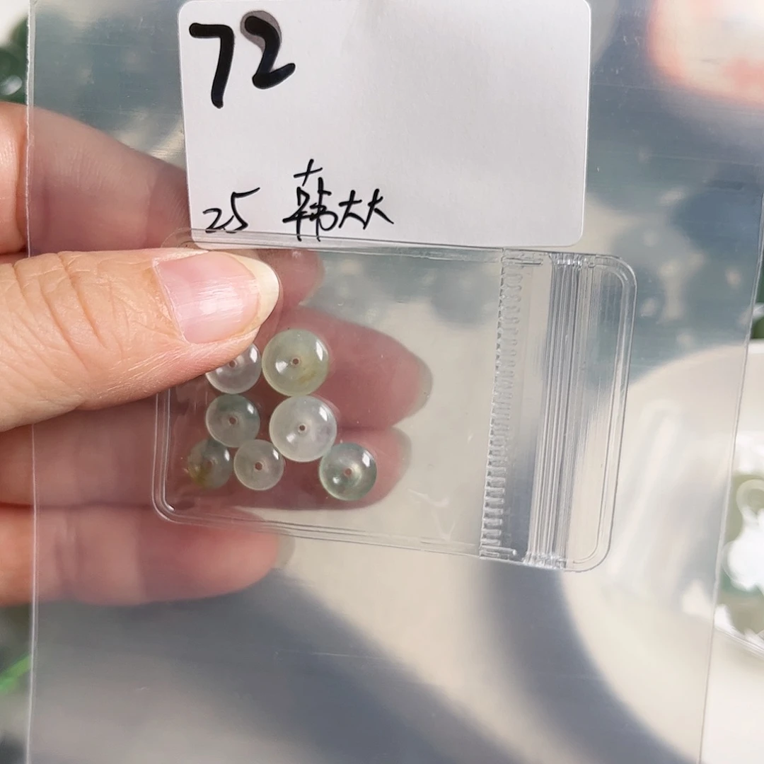 翡翠未镶嵌颈饰?**大不