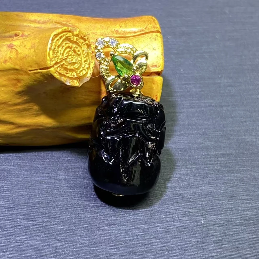 M2935-琥珀红天血灵珀貔貅吊坠-配绳