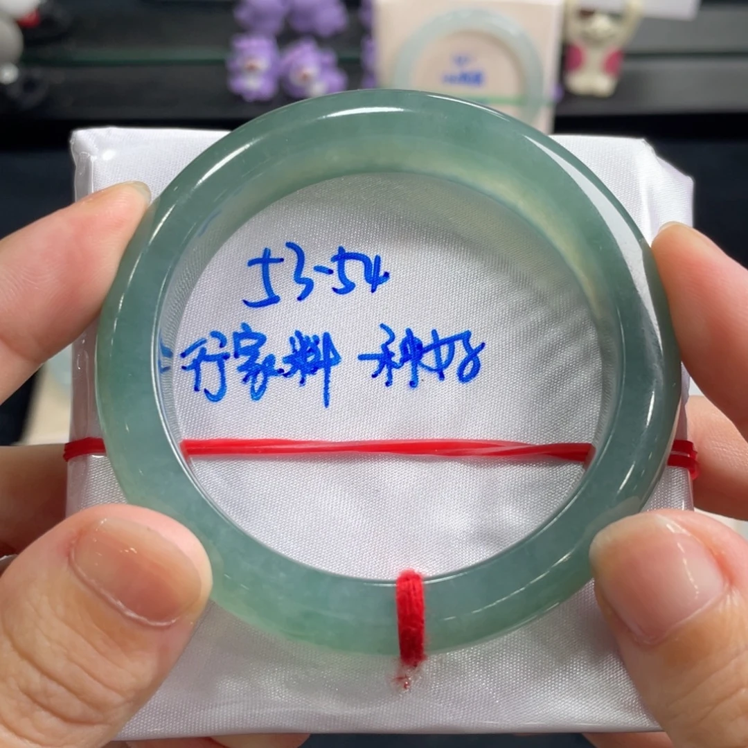 翡翠手镯未镶嵌翡翠手镯