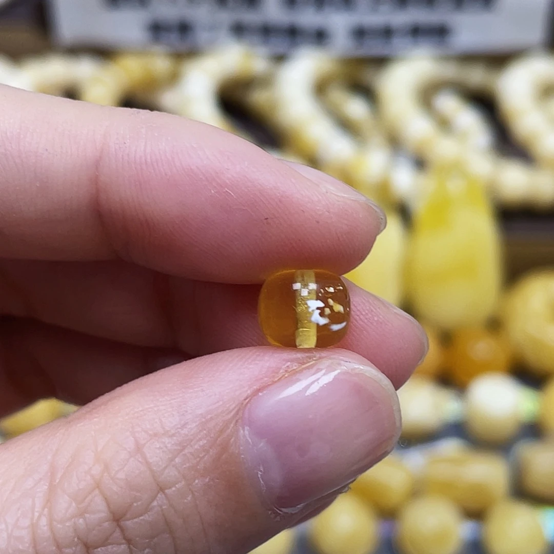 琥珀珠宝奇石未镶嵌8.4×7mm瑕疵
