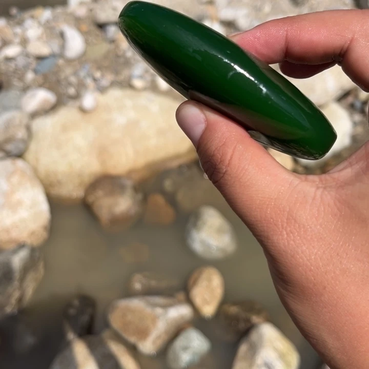 颈饰未镶嵌和田玉（糖玉）
