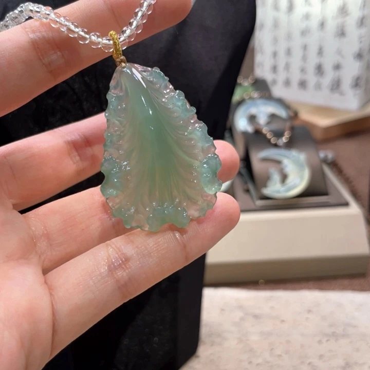 蛇纹石玉未镶嵌颈饰