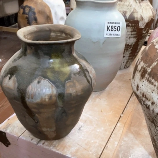 瓶景德镇陶瓷。景德镇陶瓷