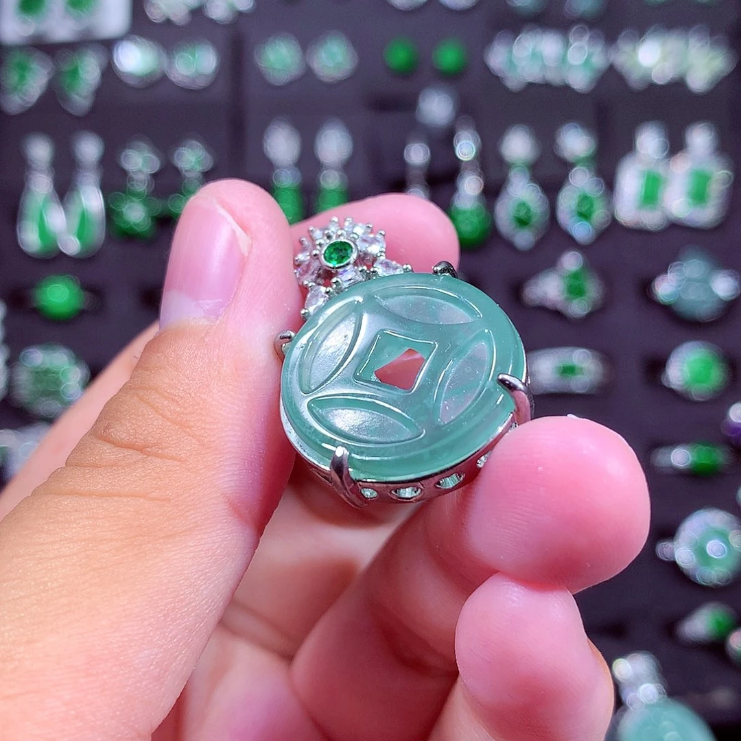 颈饰未镶嵌翡翠天然