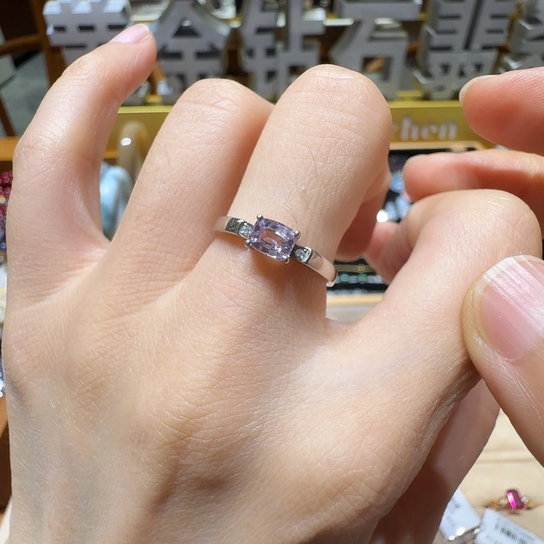 18K金镶嵌戒指水晶