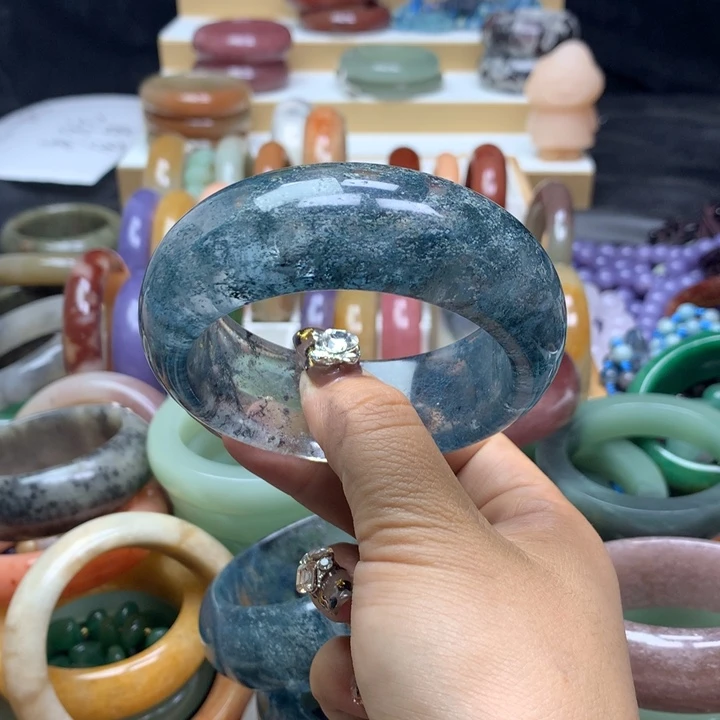 未镶嵌手镯石英质玉L****u