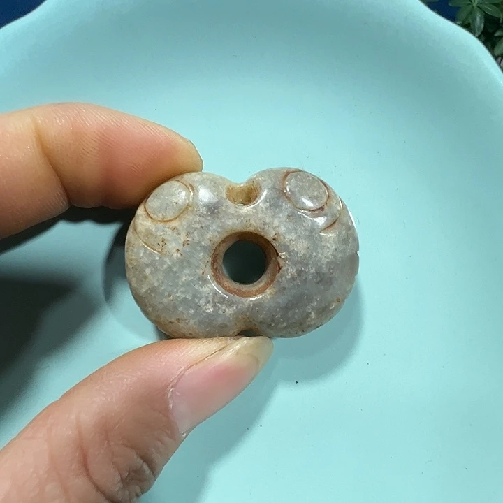 透闪石质玉未镶嵌挂件