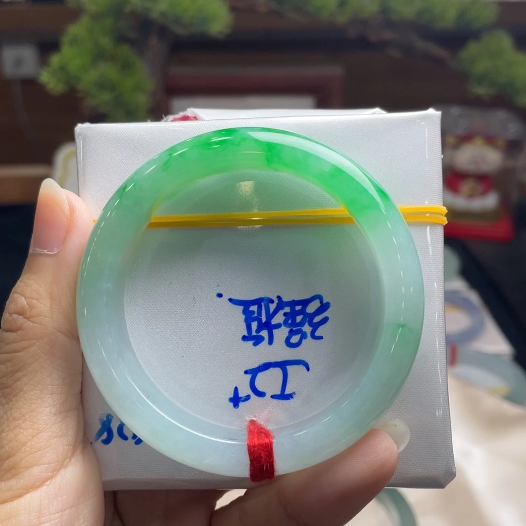 廷***廷翡翠未镶嵌手镯52正圈尾款