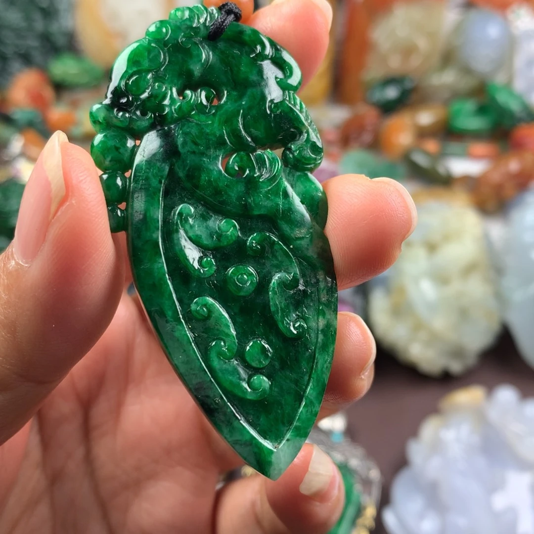 翡翠未镶嵌颈饰挂件