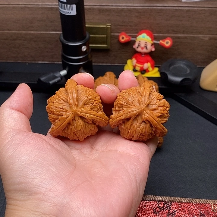 好***生文玩核桃把件白奔